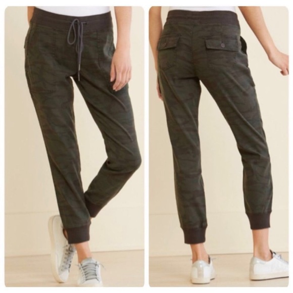 Level 99 Gabrielle Jogger in Midnight Camo In Green Size M - Track Pants \u0026  Joggers